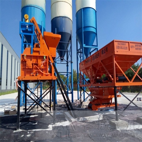 河南長城60攪拌站正在火熱施工中