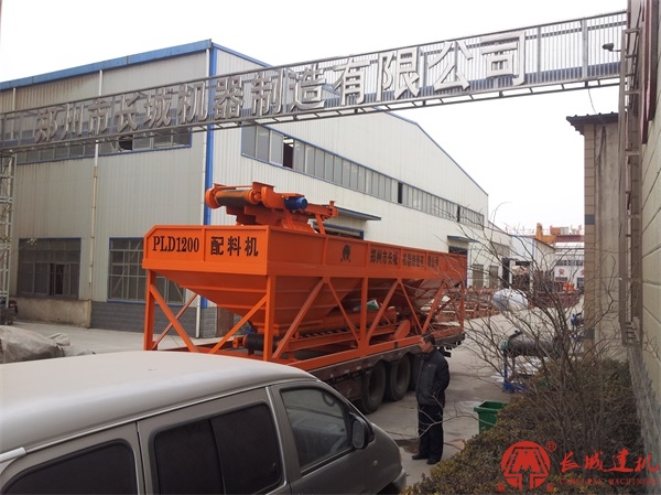 鄭州長城重工攪拌站、塔機、升降機廠家直銷