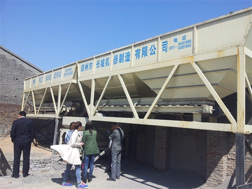 hzs120攪拌站中PLD3200四個料斗的配料機