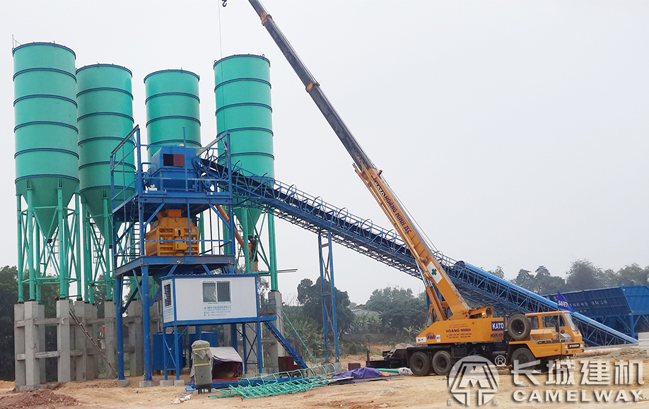 越南項(xiàng)目購買的長城建機(jī)hzs180攪拌站
