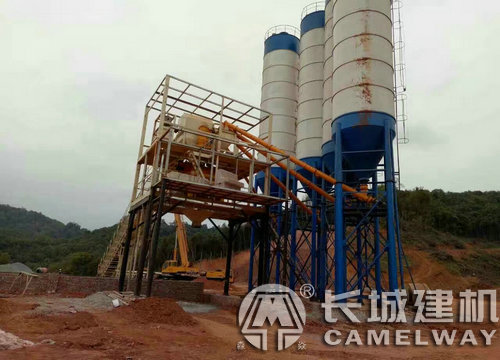 標(biāo)配混凝土攪拌站設(shè)備hzs90價(jià)格表