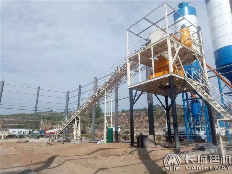 60商混砼攪拌站設(shè)備是眾多商混砼攪拌站設(shè)備型號(hào)中的一種，也叫60商混攪拌站或是60商混攪拌機(jī)。而60商混砼攪拌站用的是js1000型混凝土攪拌主機(jī)，一次可出一方料，因此也叫一方機(jī)攪拌站或一方攪拌站。