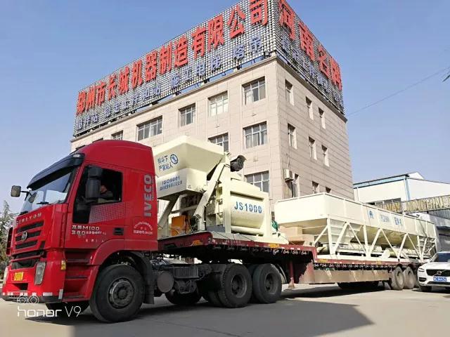 長城建機(jī)發(fā)貨裝車現(xiàn)場