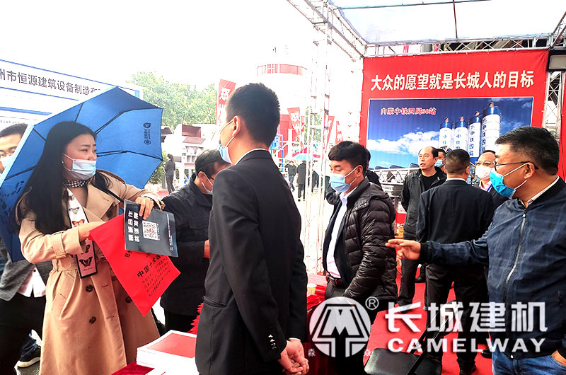 展會現(xiàn)場客戶眾多