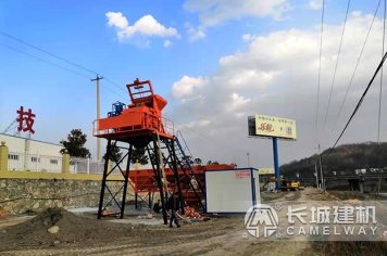 山東東營750攪拌站（三倉配料機）安裝生產(chǎn)現(xiàn)場