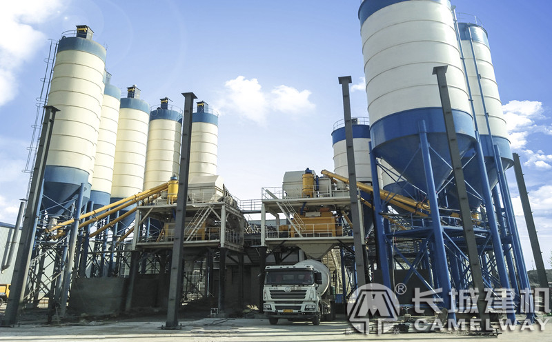長城建機(jī)hzs240攪拌站現(xiàn)場