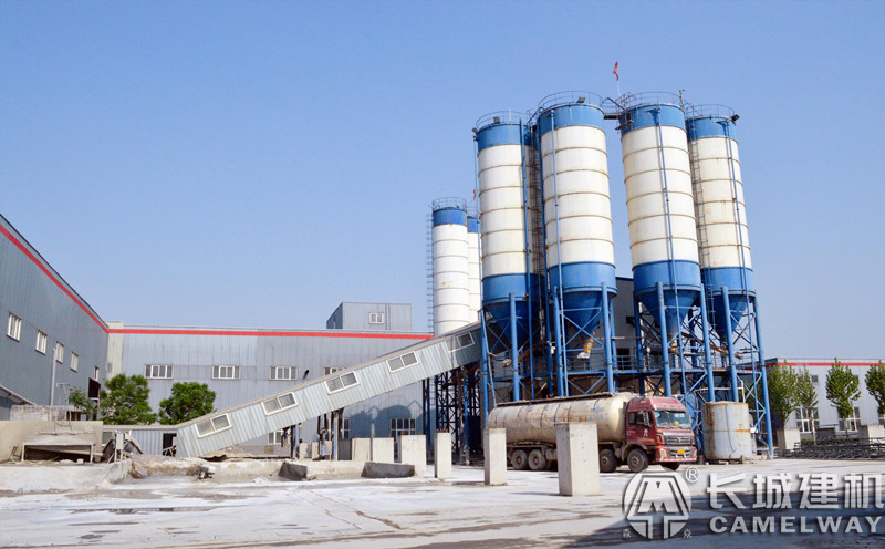 長城建機(jī)-三立攪拌站雙站現(xiàn)場